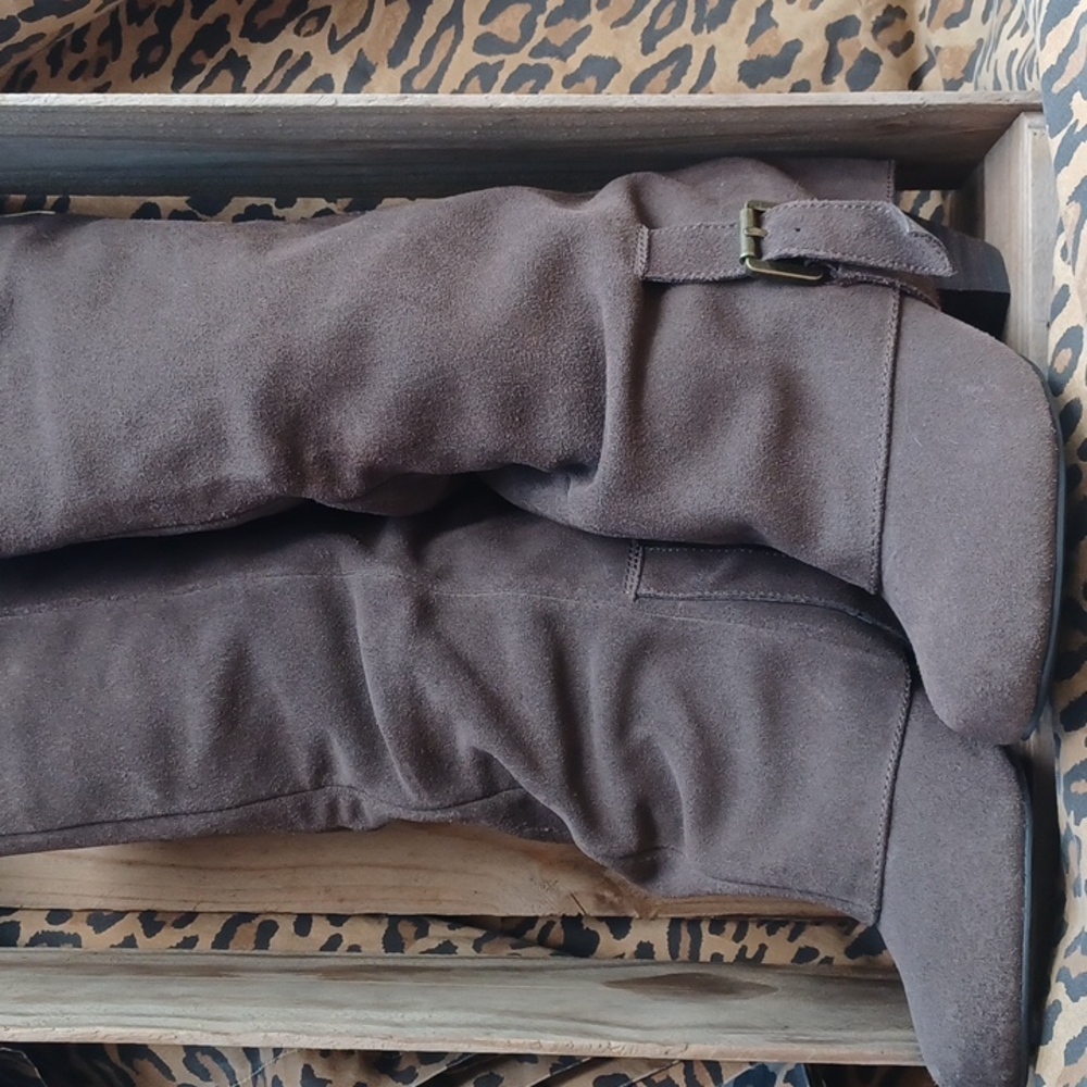NWOB NAUGHTY MONKEY SIZE 6 BOOTS